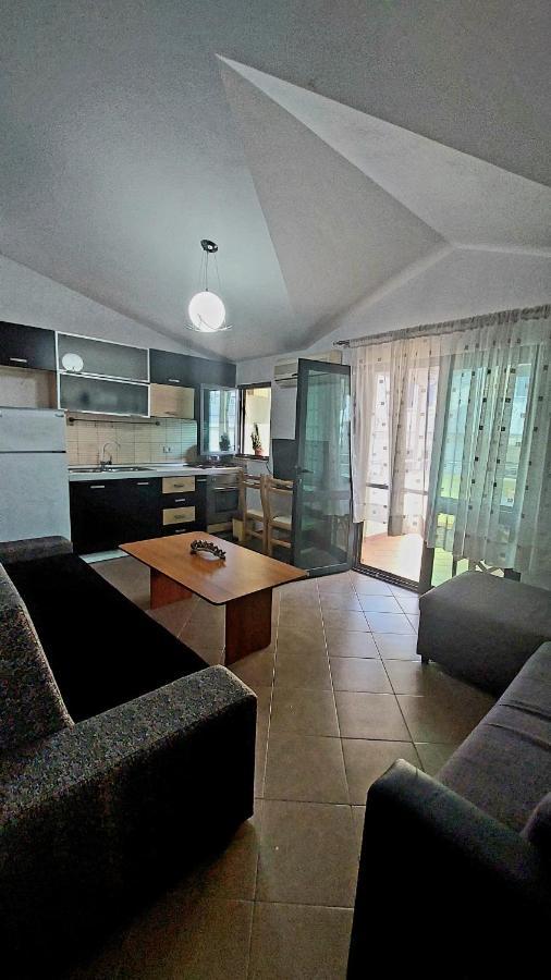 Holiday * Golem (Tirana)